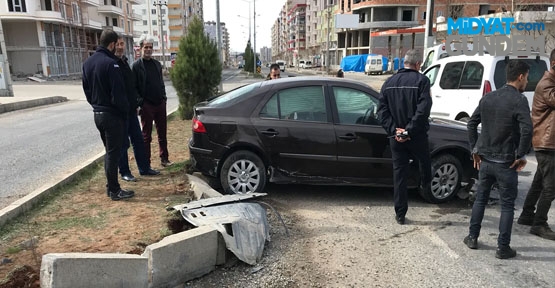 Midyat'ta Maddi Hasarlı Trafik Kazası