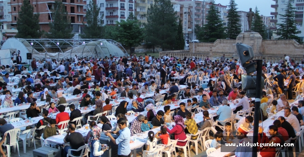 Midyat'ta ramazanın ruhu toplu iftar etkinliklerinde yaşanıyor