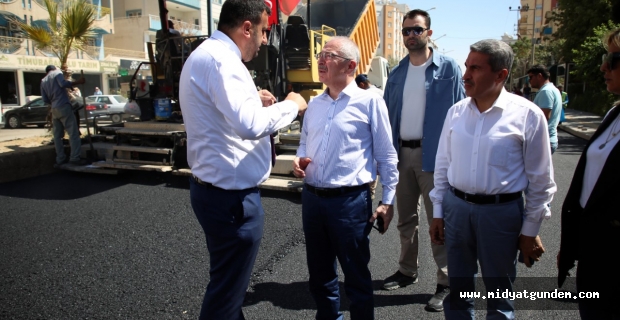 Yaman, Kızıltepe’de devam eden asfaltlama çalışmalarını denetledi