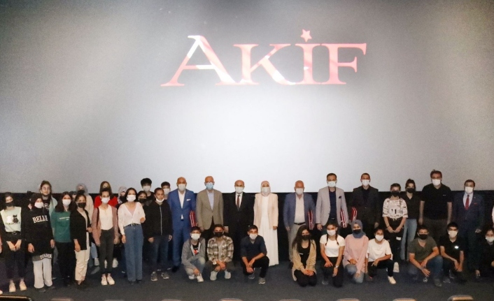 Vali Demirtaş, “Akif” Filmini Öğrencilerle İzledi