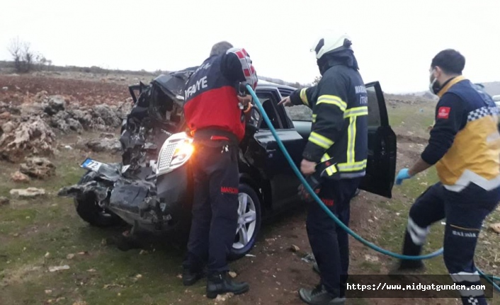 Midyat'ta vinç ile otomobilin çarpıştığı kazada 3 kişi yaralandı