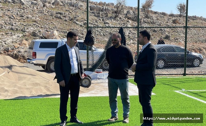 Başkan Aksoy Çim Halı Saha Yapım Çalışmalarını İncelendi