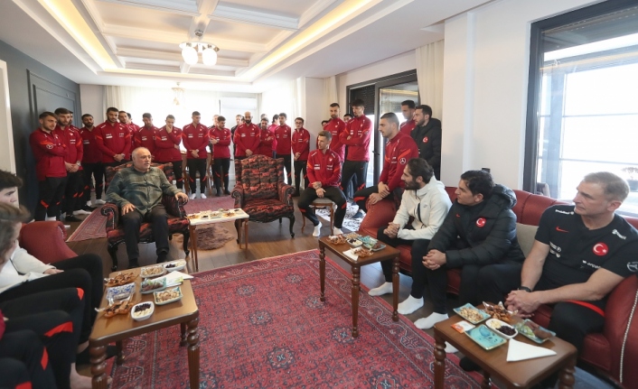 A Milli Takım'dan Ahmet Çalık'ın ailesine ziyaret