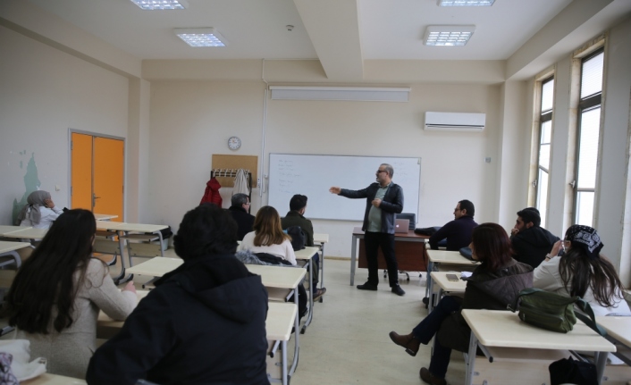 Mardin ve Diyarbakır'da üniversitelerden Kürtçeye akademik destek