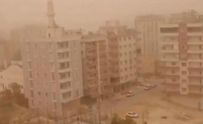 Nusaybin'de toz taşınımı etkisini sürdürüyor