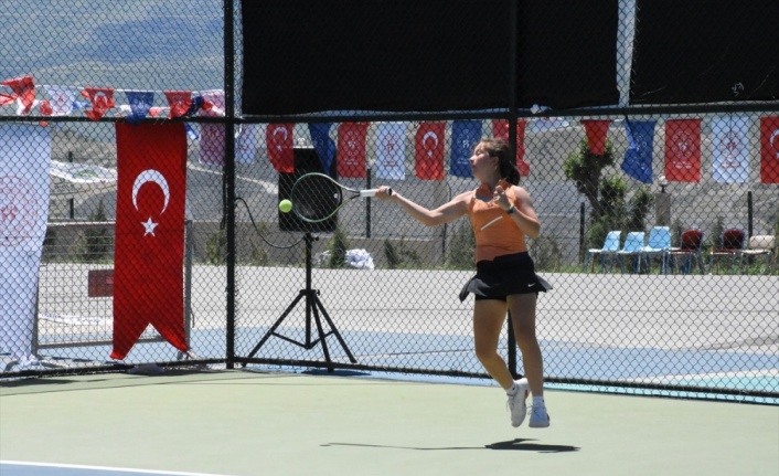 Cudi Cup Uluslararası Tenis Turnuvası, yarı final ve final müsabakalarıyla sürüyor