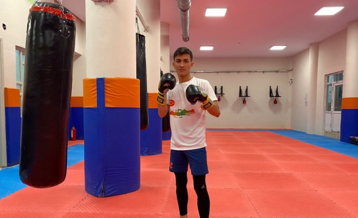 Kick boksta dünya üçüncüsü olan Şıhanlıoğlu'nun hedefi şampiyonluk