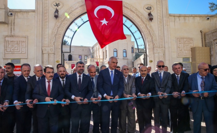 Kültür ve Turizm Bakanı Ersoy, Midyat'taki yer altı şehrinde incelemelerde bulundu: