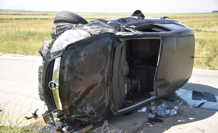 Şanlıurfa'da şarampole devrilen otomobildeki 2 kişiden biri öldü
