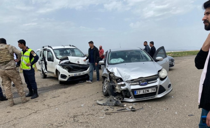 Şırnak'ta 2 otomobilin çarpışması sonucu 10 kişi yaralandı
