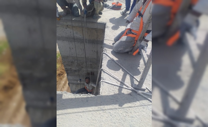 Adıyaman'da halatta asılı kalan inşaat işçisini itfaiye kurtardı