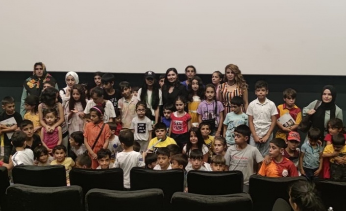AK Parti Kayapınar Kadın Kolları Başkanlığınca başarılı öğrenciler sinemayla buluşturuldu