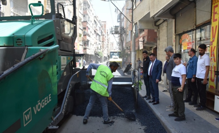 Bağlar Belediyesi asfalt çalışmalarını sürdürüyor