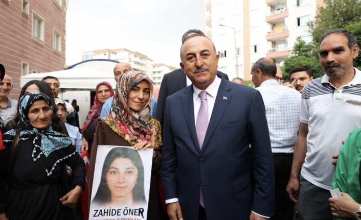Dışişleri Bakanı Mevlüt Çavuşoğlu, Diyarbakır annelerini ziyaret etti: