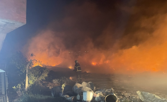Gaziantep'te boş arazide çıkan yangın söndürüldü