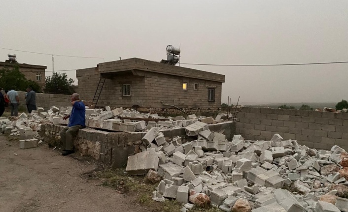 Gaziantep'te çöken duvarın altında kalarak yaralanan çocuklar karnelerini evde aldı
