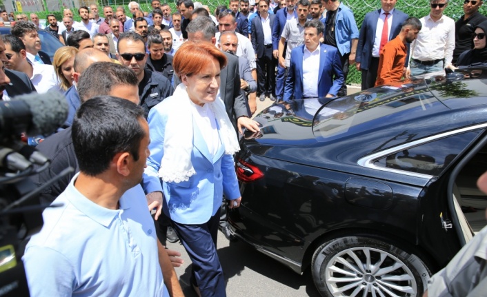 İYİ Parti Genel Başkanı Meral Akşener, Diyarbakır'da taziye ziyaretinde bulundu