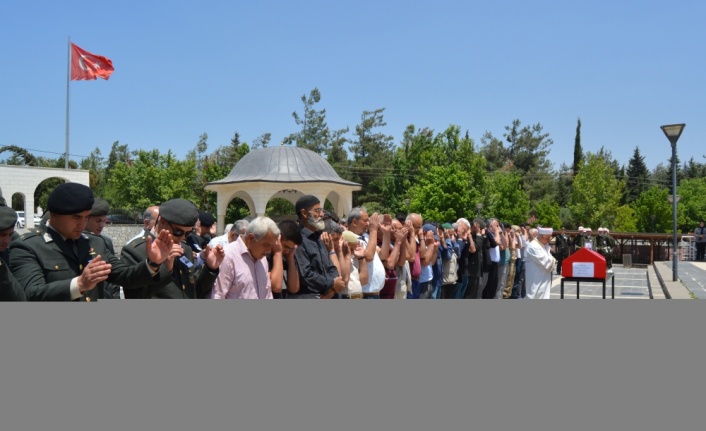 Kıbrıs gazisi emekli Yarbay Gaziantep'te son yolculuğuna uğurlandı