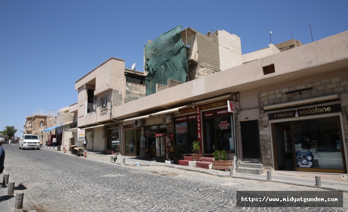 Mardin'in tarihi dokusunu bozan betonarme binaların yıkımı devam ediyor