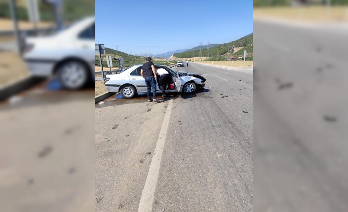 Gaziantep'teki trafik kazasında 2 sürücü yaralandı