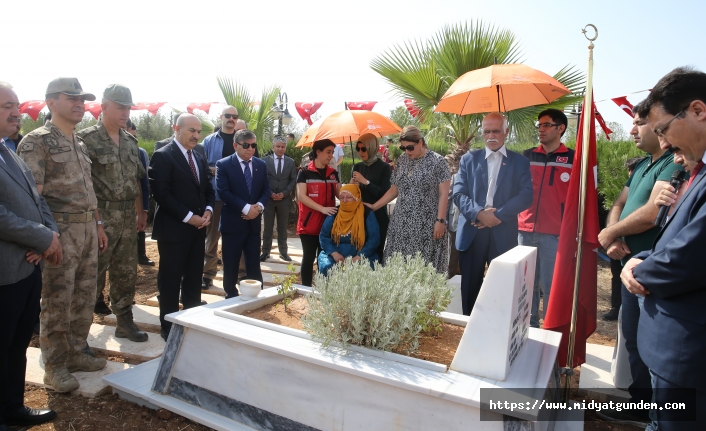 Mardin Valisi Demirtaş, güvenlik güçleri ve şehit aileleriyle bayramlaştı