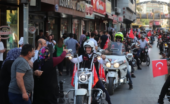 Gaziantep'te motosiklet tutkunları gazilerle şehir turu attı