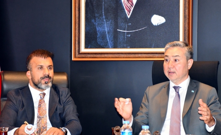 Kazakistan'ın Ankara Büyükelçisi Sapiyev'den Güneydoğulu hububatçılara ziyaret