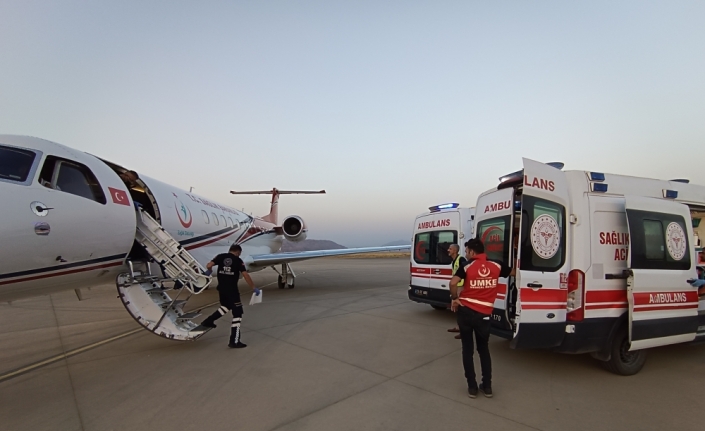 Şırnak'ta ambulans uçak ikisi asker üç kişiyi Ankara ve Antalya'ya taşıdı