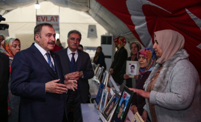 AK Partili Eroğlu, Diyarbakır annelerini ziyaret etti: