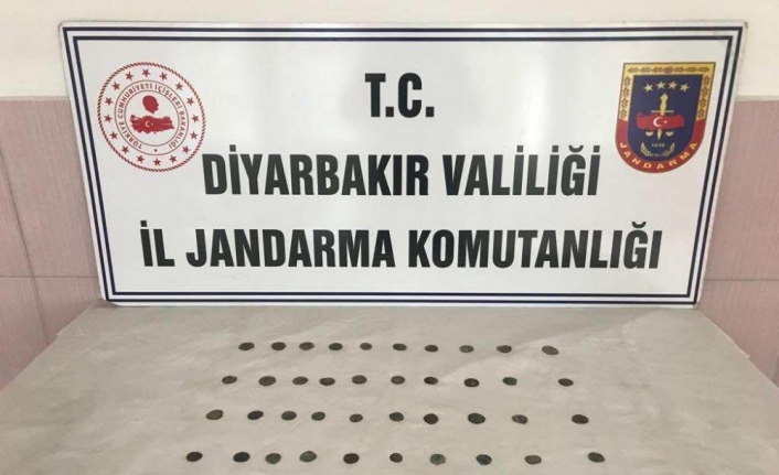 Diyarbakır'da 46 bronz sikke ve 14 obje ele geçirildi