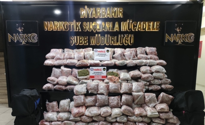 Diyarbakır'da ev eşyalarının arasında 104 kilogram uyuşturucu ele geçirildi
