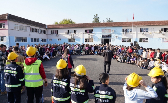 Diyarbakır'da okulda yangın eğitimi verildi