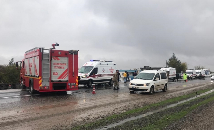 Diyarbakır'da yolcu otobüsü şarampole devrildi