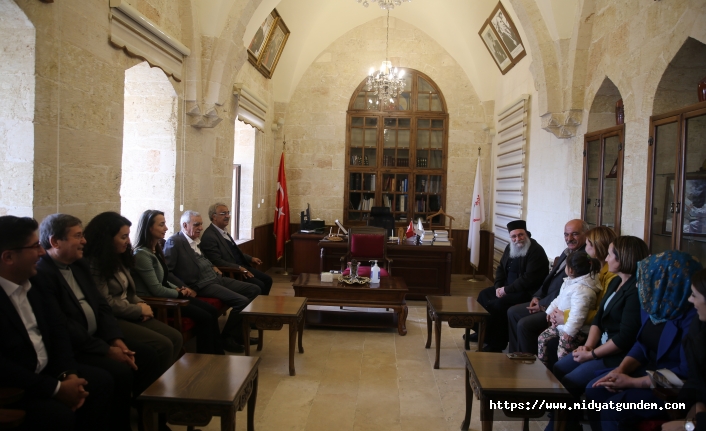 HDP Eş Genel Başkanı Sancar, Deyrulzafaran Manastırı'nı ziyaret etti