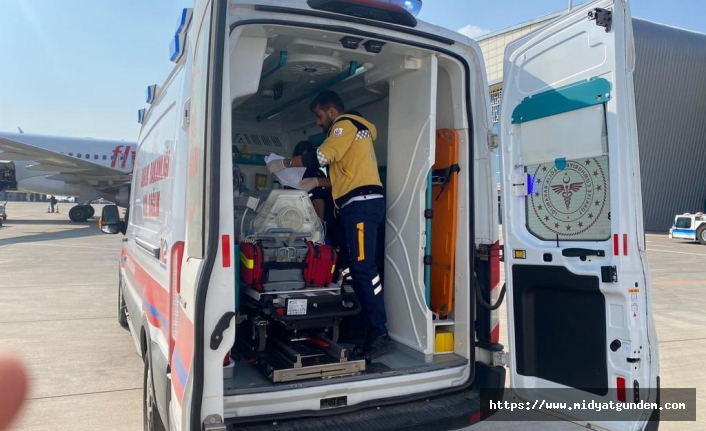 Mardin'de kalp hastası 2 günlük bebek ambulans uçakla İstanbul'a nakledildi