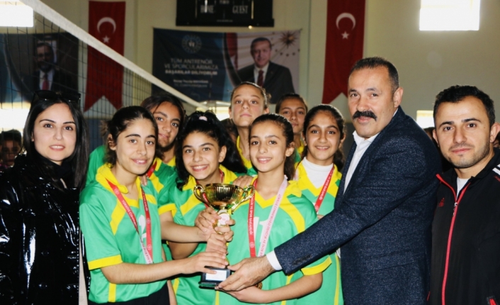 Siirt'te okullar arası voleybol yarışması