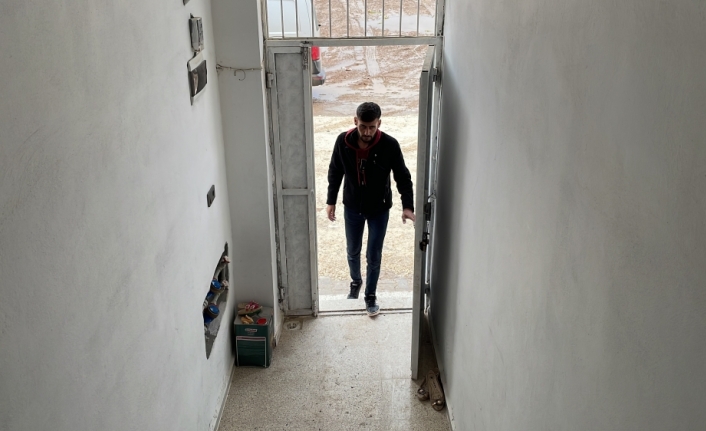 YPG/PKK'lı teröristlerin harabeye çevirdiği evine ilk kez girdi
