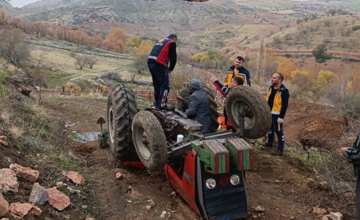 Adıyaman'da devrilen traktörün sürücüsü öldü