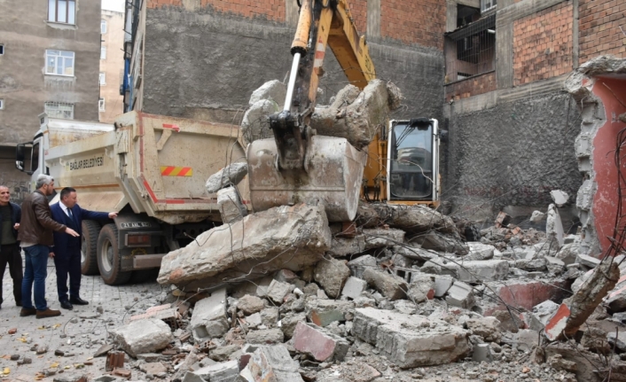 Diyarbakır'da 20 metruk yapının yıkımı gerçekleştirildi