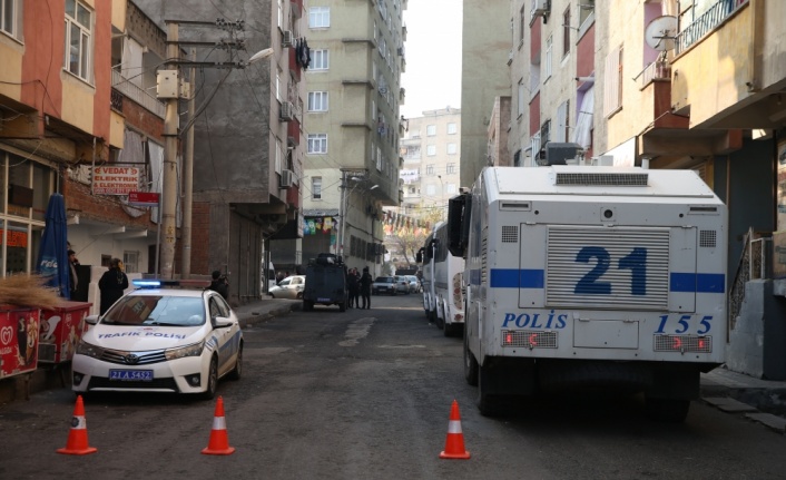 GÜNCELLEME - Diyarbakır merkezli 9 ilde terör örgütü PKK'ya yönelik operasyonda 14 kişi yakalandı