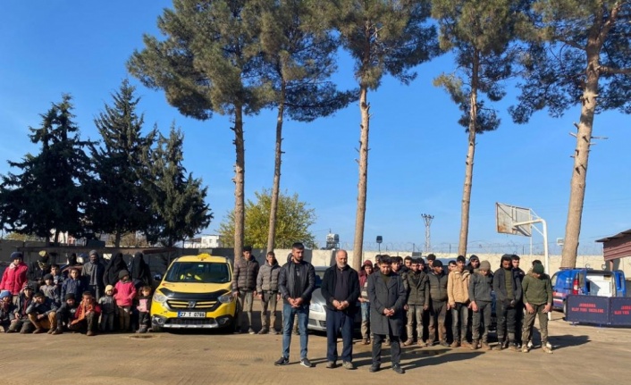 Kilis'te yakalanan 57 düzensiz göçmen sınır dışı edildi