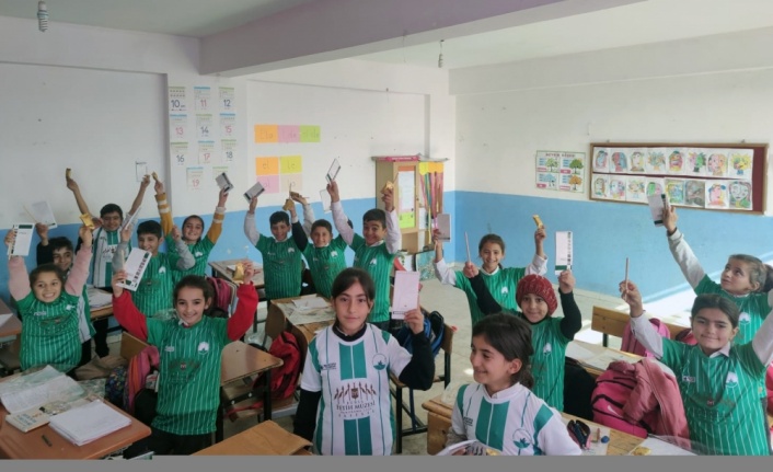 Osmangazi Belediyesi öğretmenin çağrısına karşılık verip Şırnaklı öğrencileri sevindirdi