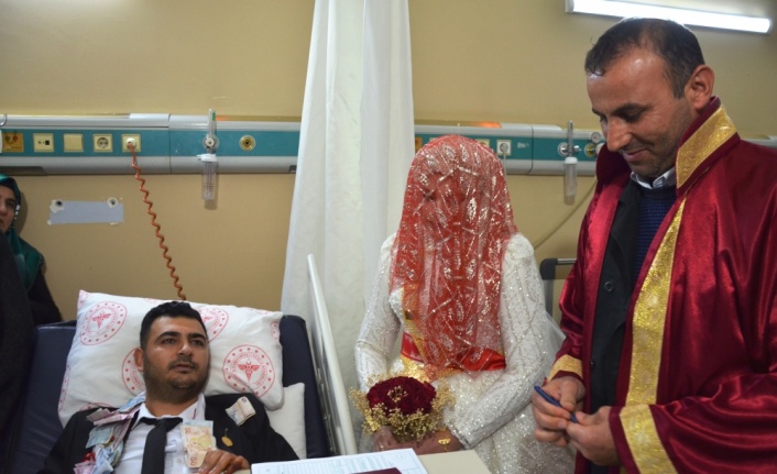 Şanlıurfa'da kaza yapan damat  hastanede evlendi
