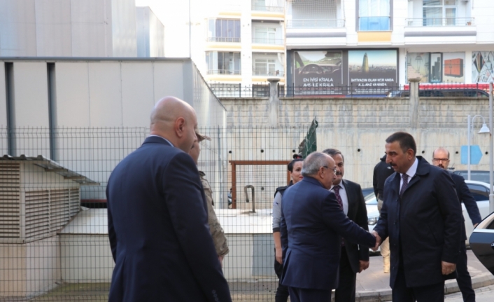 Siirt Valisi Hacıbektaşoğlu yaralı askeri ziyaret etti