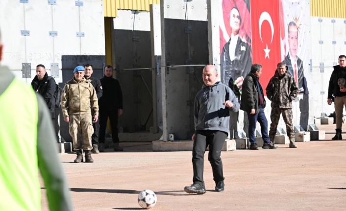 Bakan Soylu, Şırnak'taki Şehit Jandarma Yüzbaşı Yunus Çelebi Üs Bölgesi'nde incelemelerde bulundu