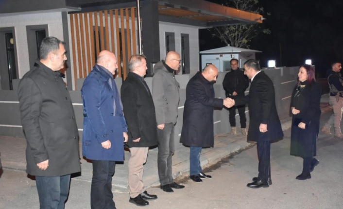 Siirt Valisi Hacıbektaşoğlu, yeni yıla görev başında giren personeli ziyaret etti