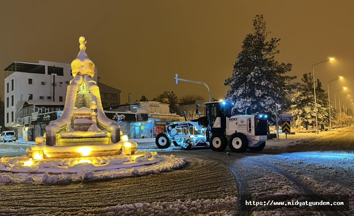 Midyat Belediyesi karla mücadele başlattı