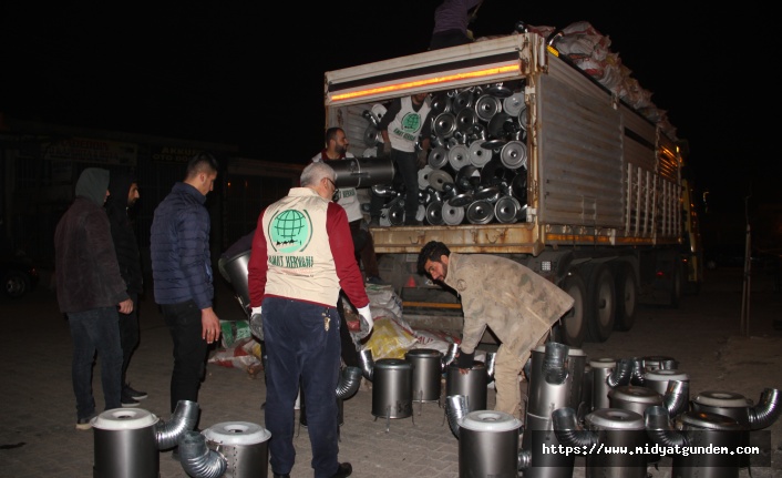Midyat'tan deprem bölgesine soba ve odun yardımları sürüyor