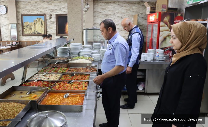 Midyat’ta zabıta ekipleri lokanta ve restoranları denetledi
