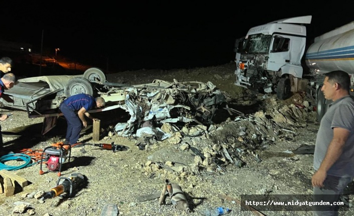 Midyat'ta tır ile kamyonet çarpışması: 1 ölü, 2 yaralı